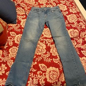 Men’s old navy straight leg 32x34 jeans.
